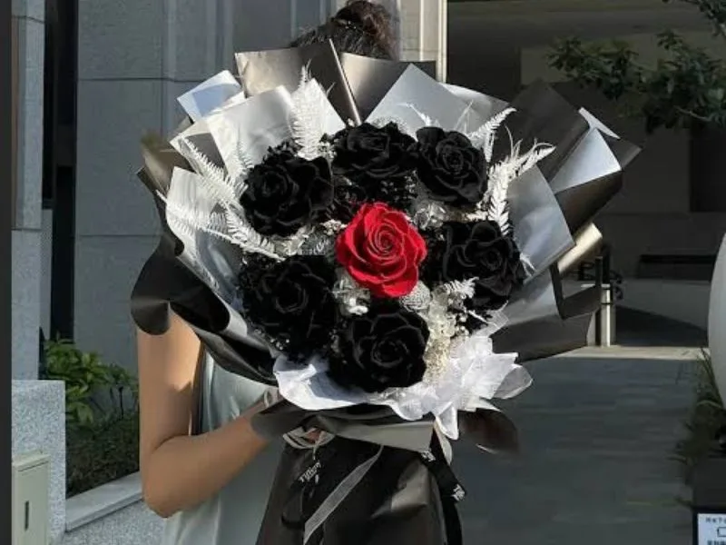 hoa hong den co y nghia gi giai ma bi an trong tinh yeu va cuoc song